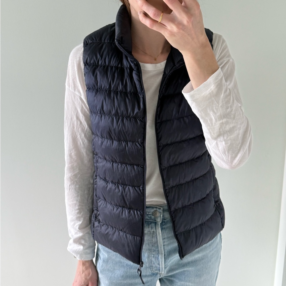Uniqulo Ultra Light Down Navy Puffer Vest